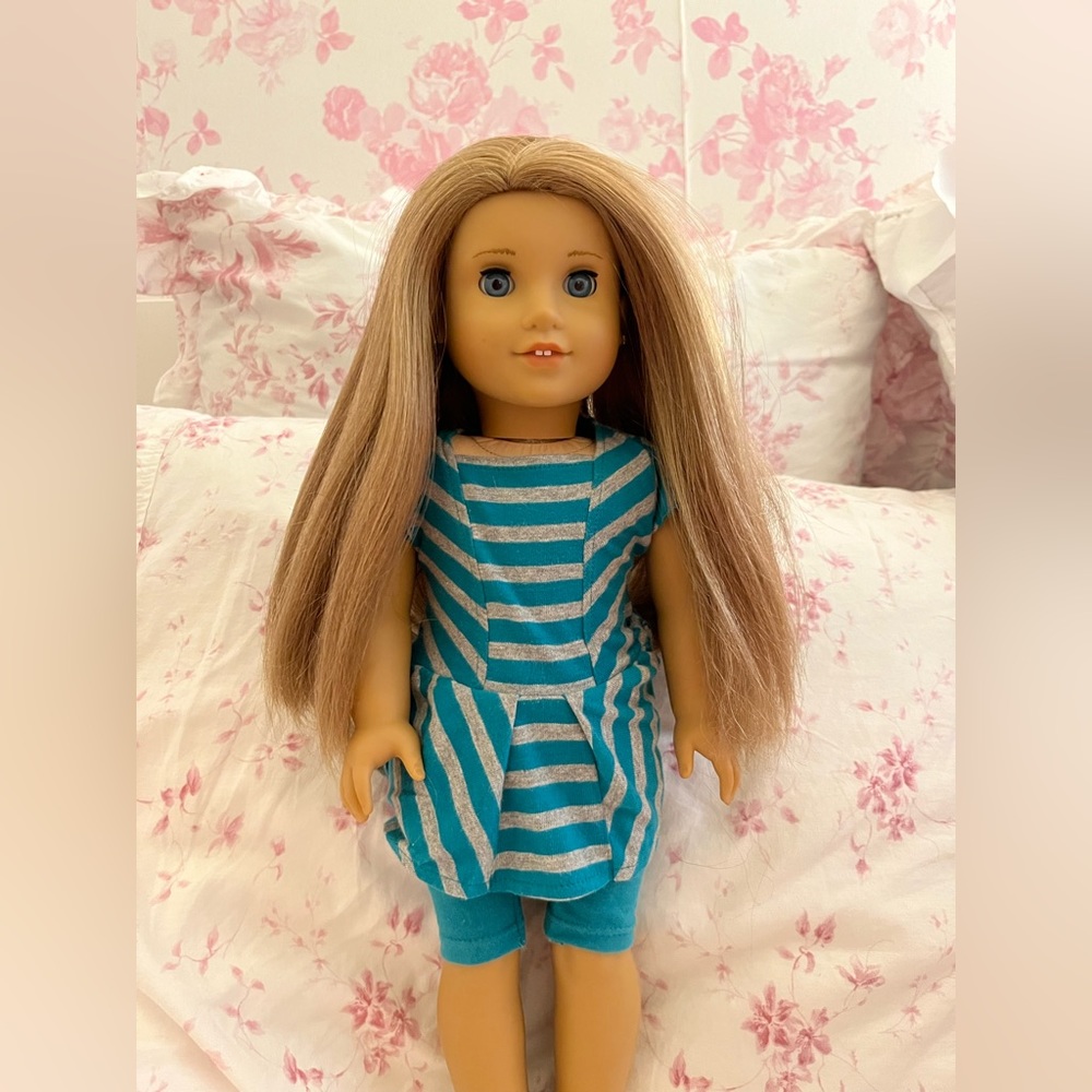 Mckenna Brooks 2012 American Girl Doll, All original Outfits Included